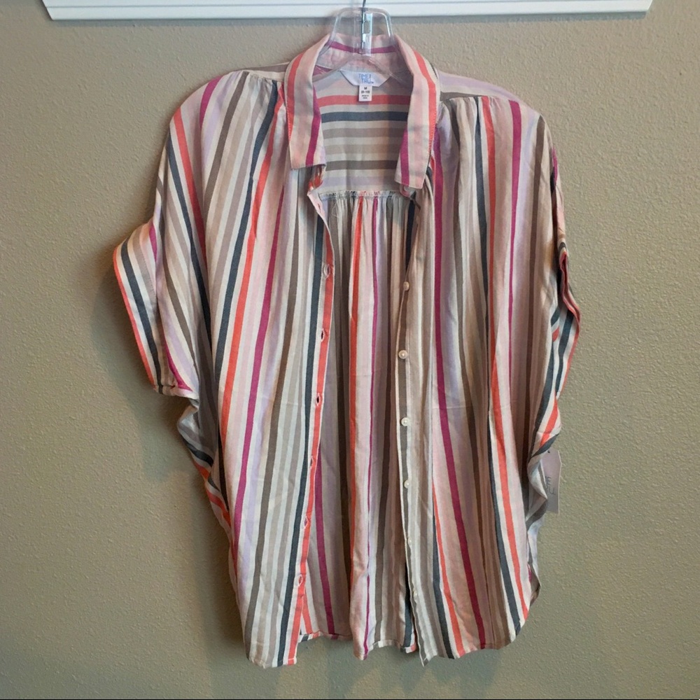 Short sleeve button up shirt.